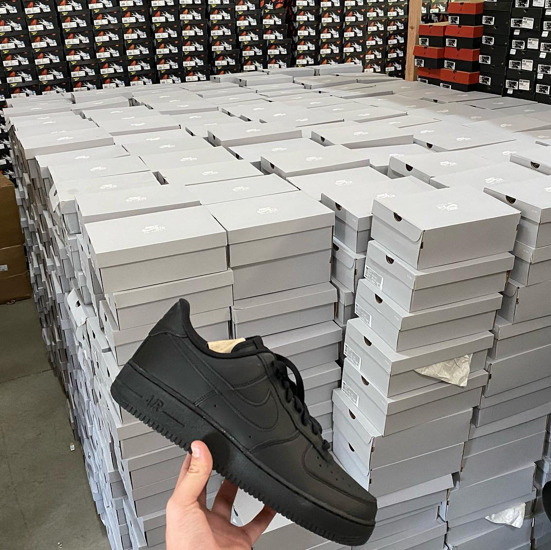 liquidation-shoes-store (3) Original Air Force shoes pallet – Bulk AF1 Wholesale Sneakers for Resale - Image 1